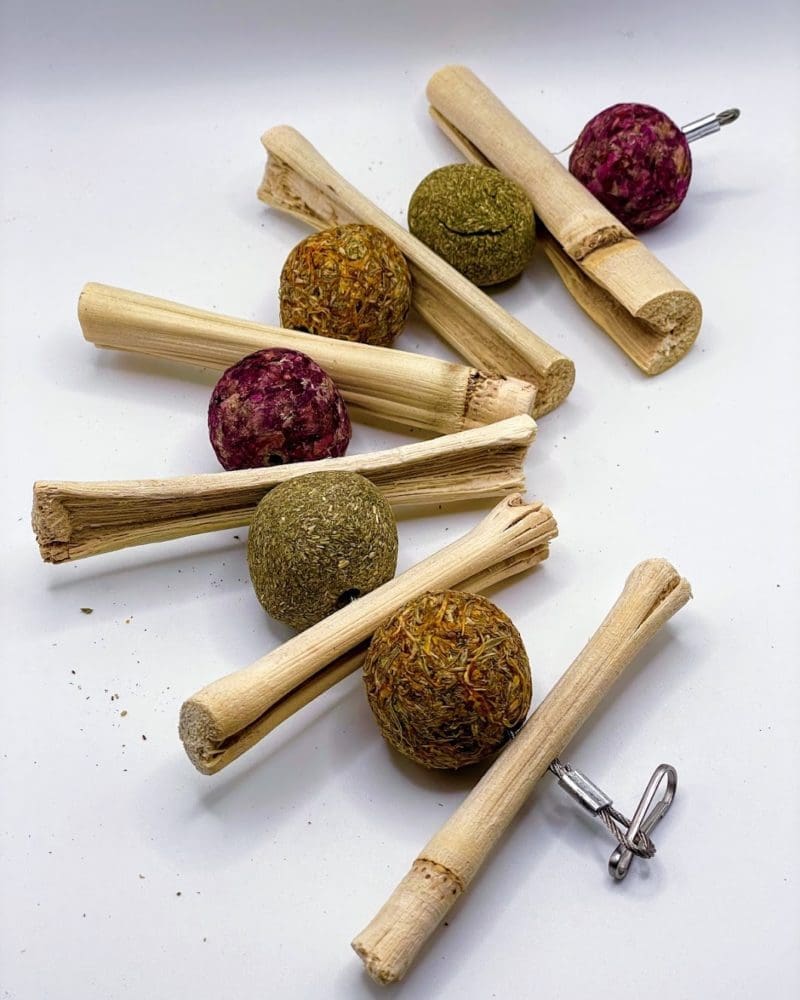Floral Balls and Bamboo Sticks Hanging Chew Timothy Hay Treat for Rabbit, Hamsters, Guinea Pigs, Chinchillas & Small Rodents.