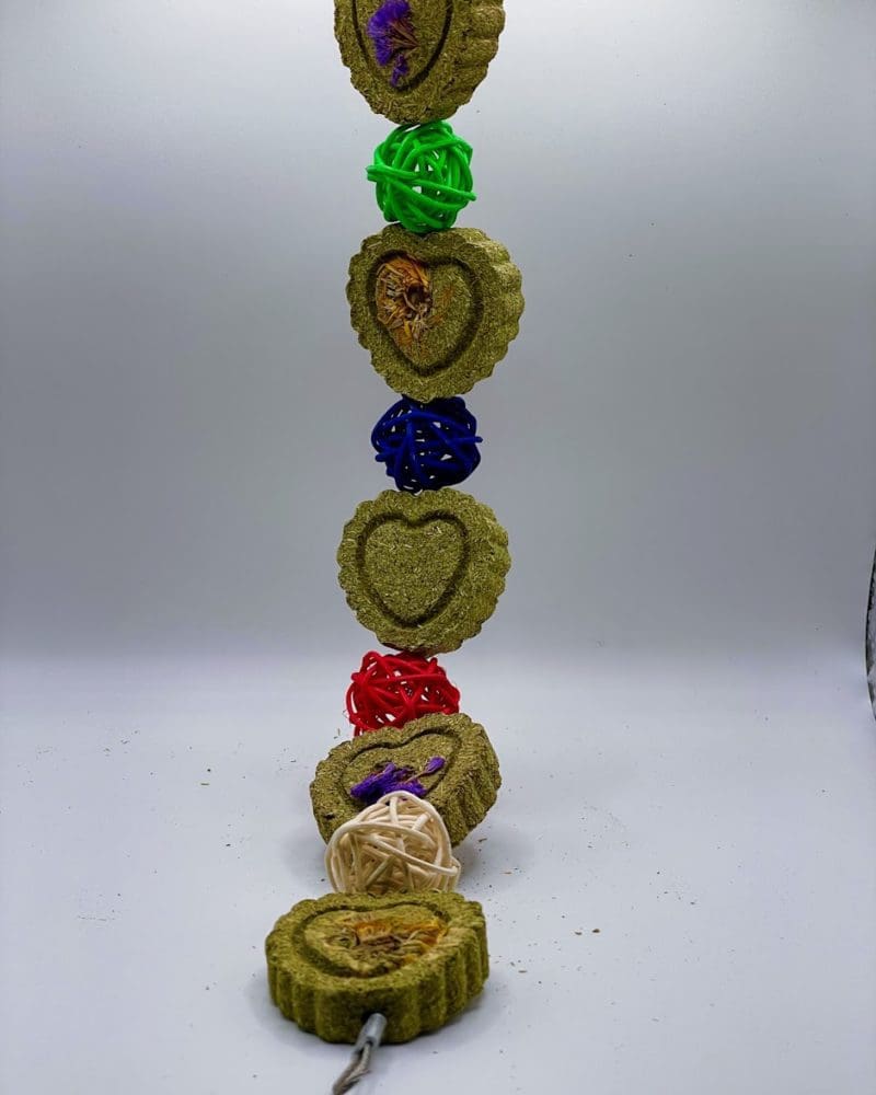 Floral Heart-shaped Timothy Hay Cakes and Rattan Balls Hanging Treat for Rabbit, Hamsters, Guinea Pigs, Chinchillas & Small Rodents