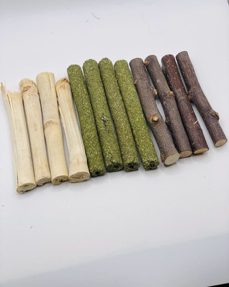 Apple Sticks, Sweet Dried Bamboo and Hay Sticks For Rabbit, Hamsters, Guinea Pigs, Chinchillas & Small Rodents