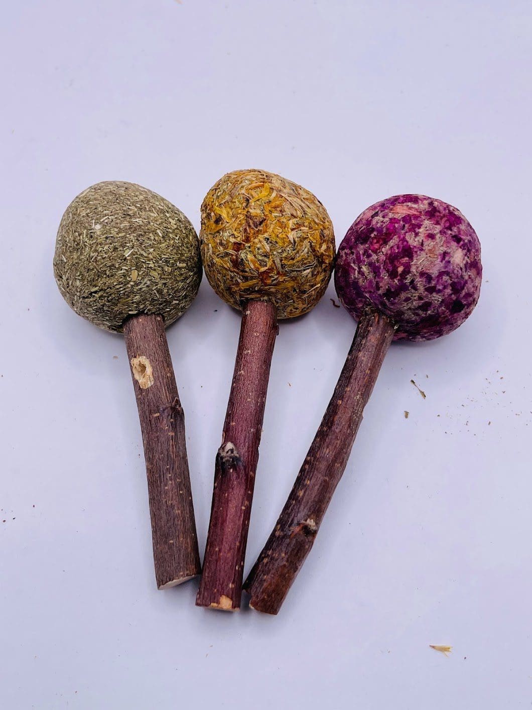 Timothy Hay Floral Grass Ball Lollipops Treat for Rabbit, Hamsters, Guinea Pigs, Chinchillas & Small Rodents.