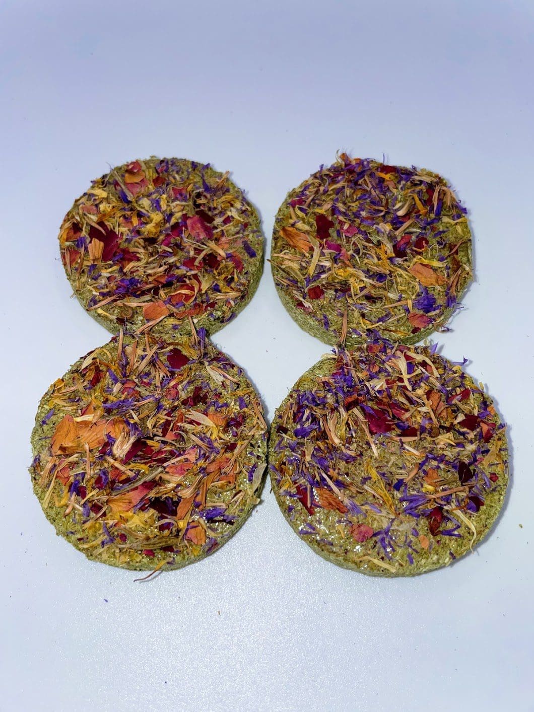 Timothy Hay Floral Grass Biscuit Treat With Petals Treat For Rabbits, Hamsters, Guinea Pigs, Chinchillas & Small Rodents