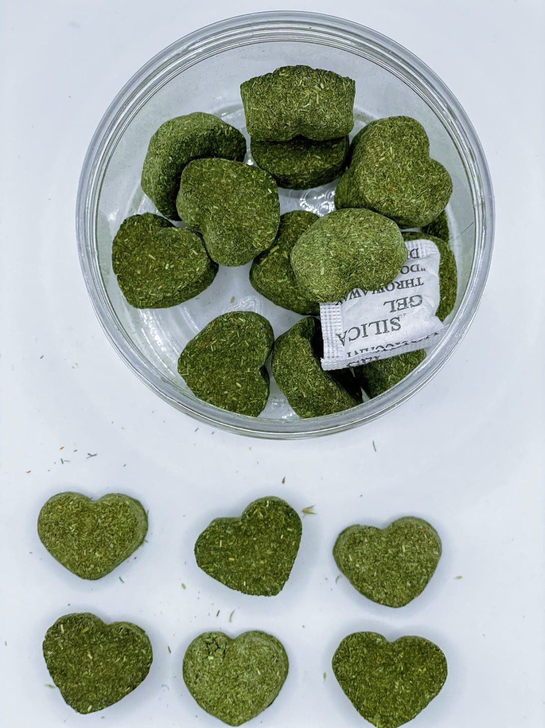 Mini Heart Timothy Hay Rabbit Treat. Also suitable for Chinchillas, Hamsters, Guinea Pigs, and other Small Rodents