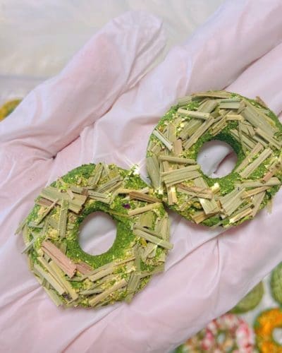 5 Pack floral Donuts Timothy Hay Grass Rabbit Treat. Also Suitable for Hamsters, Guinea Pig, Chinchilla & Small Rodents.